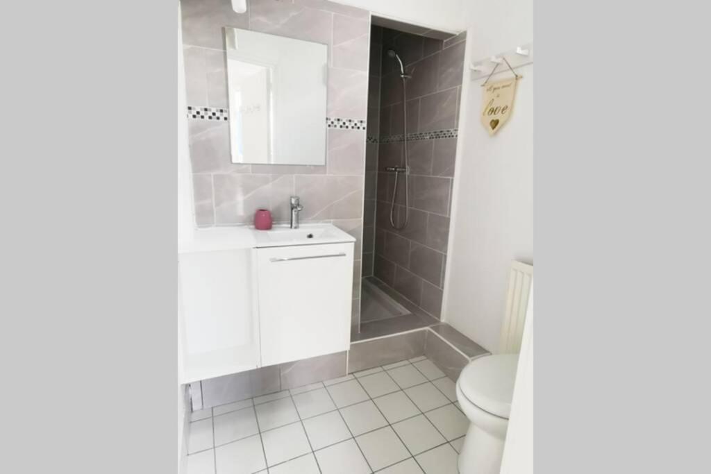 #4 Joli Appartement A 2 Pas Du Metro Et Paris 20 Bagnolet Exteriör bild